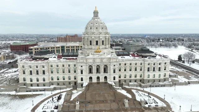 10p-pkg-walz-ceremony-wcco2ln2