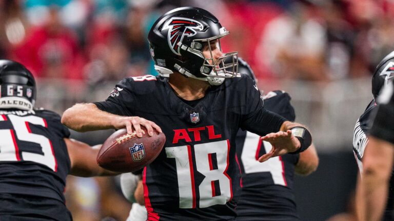 Dolphins_Falcons_Football_04191_4006x2253_(0,120)