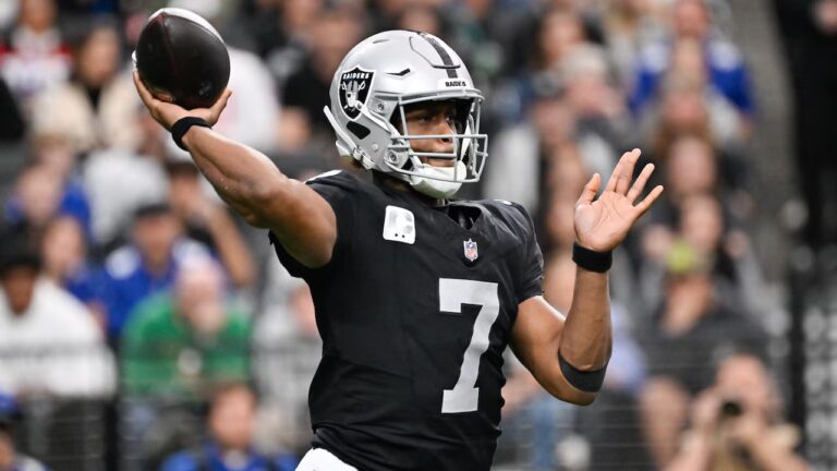 Giants_Raiders_Football_66261_3623x2038_(0,136)