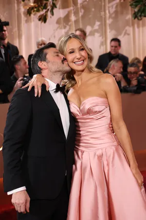 89523221007-nikki-glaser-chris-convy